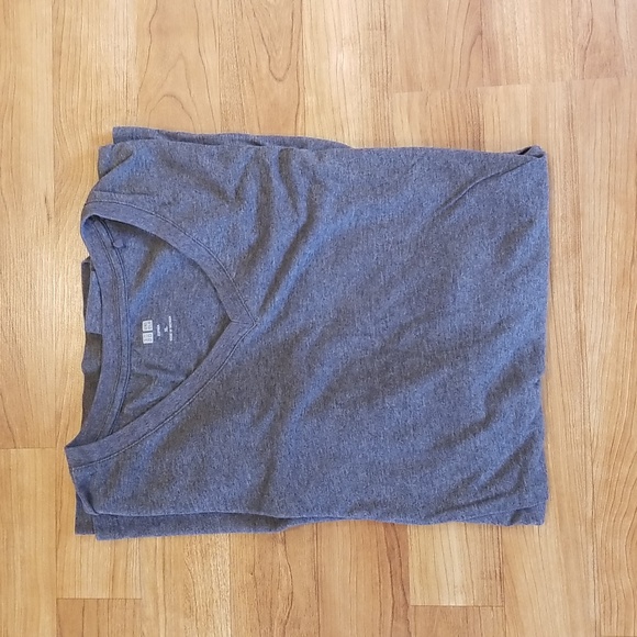 Men's bundle of four shirts 3 gray & 1 red v-neck size XL. - Picture 4 of 7